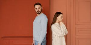 Vivimos juntos pero ya no somos pareja: qué hacer y cómo afrontarlo