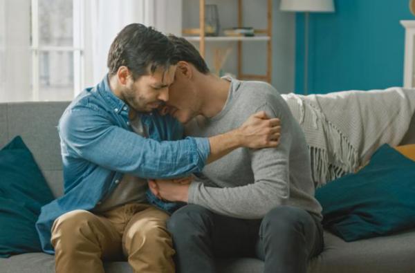 Señales de que tu ex no te olvida - 9. Busca tu apoyo en los momentos difíciles