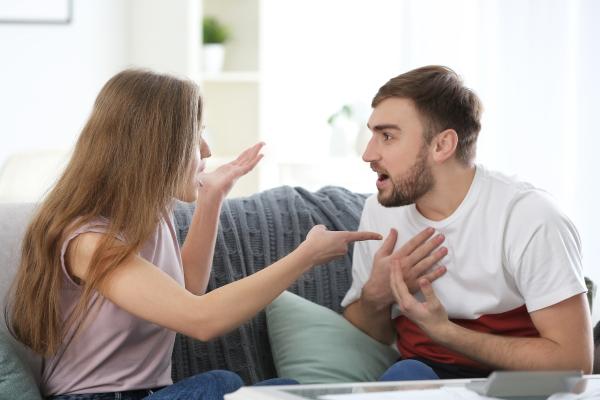 Mi pareja me echa en cara el dinero: ¿qué hacer? - Señales de que el dinero se está convirtiendo en un problema en la relación
