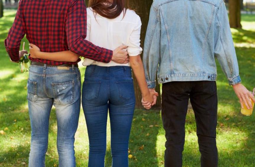 ¿Es normal desear a otra persona teniendo pareja?