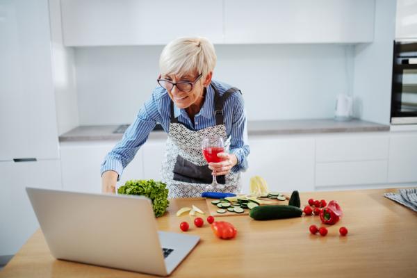 Comer sano en verano: ideas y consejos psicológicos - Disfrutar nuevos platos 