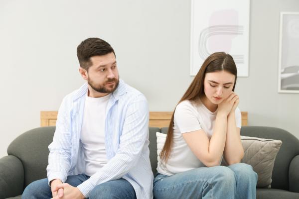 Mi pareja no me habla desde hace días: posibles motivos y qué hacer - ¿Cómo debo actuar si mi pareja me ignora?