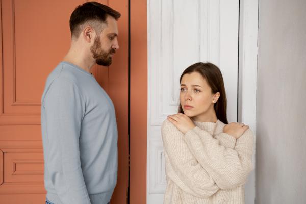 Mi pareja no me habla desde hace días: posibles motivos y qué hacer