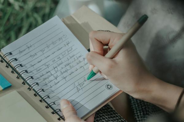 Journaling: qué es, cómo hacerlo, ideas y ejemplos