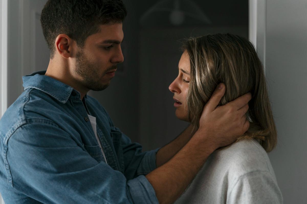 Mi pareja tiene depresión y quiere estar solo: ¿qué puedo hacer?