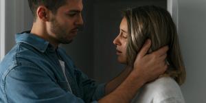 Mi pareja tiene depresión y quiere estar solo: ¿qué puedo hacer?