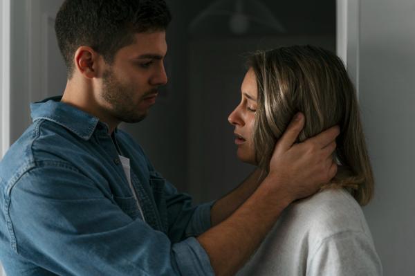 Mi pareja tiene depresión y quiere estar solo: ¿qué puedo hacer?