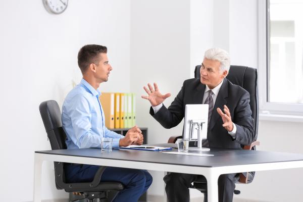 ¿Cómo contestar a un jefe prepotente sin perder la calma? - Estrategias para responder a un jefe sin perder los nervios