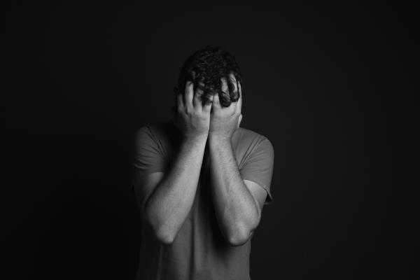 Ansiedad crónica: qué es, síntomas, causas y cómo tratarla - ¿Qué es la ansiedad crónica? Características principales