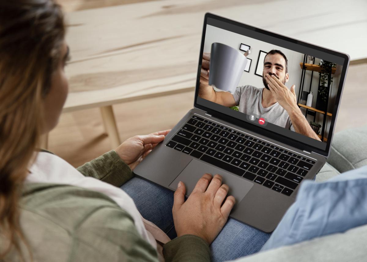 ¿Es normal sentirse sola en una relación a distancia?