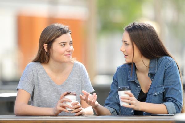 Cómo crear una conexión emocional con otra persona - Sé empático/a