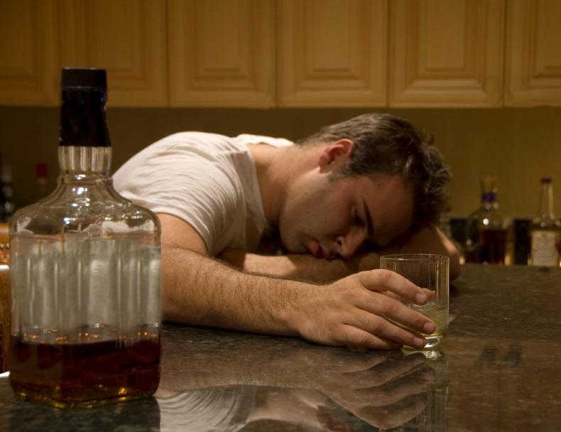 Cómo ayudar a un amigo alcohólico los consejos más eficaces