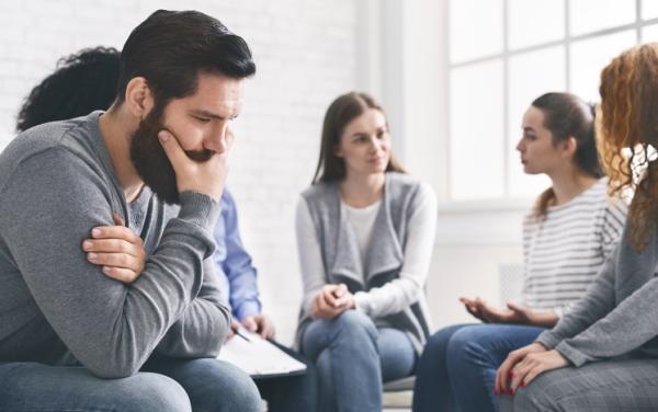 Escopofobia (miedo a ser observado): qué es, causas, síntomas y tratamiento - Causas de la escopofobia