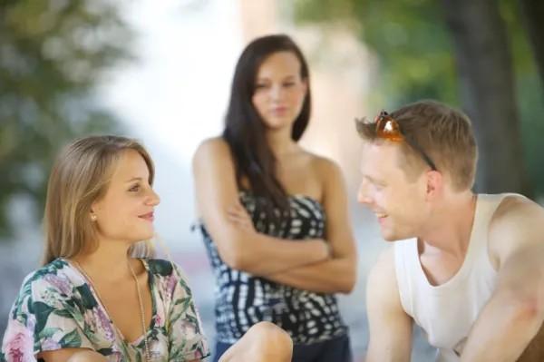 ¿Qué significa soñar con tu expareja constantemente? - ¿Qué significa soñar que tu expareja está con otra persona?