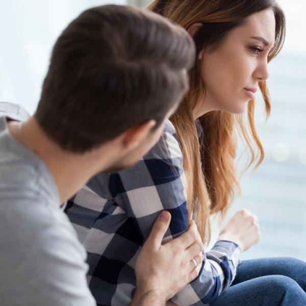 Mi PAREJA está AGOBIADA, ¿qué hago? - 7 claves Mi PAREJA está AGOBIADA, ¿qué hago? - 7 claves