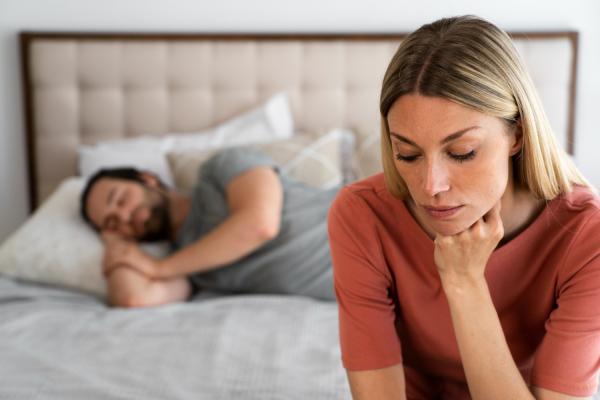 Mi pareja solo trabaja y duerme: ¿Por qué ocurre y cómo afrontarlo? - ¿Es normal que mi pareja solo trabaje y duerma?