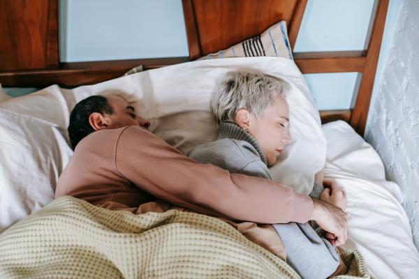 ¿Es normal que tu pareja te toque mientras duermes? - ¿Es normal que tu pareja te toque mientras duermes o es una falta de respeto a tu cuerpo y tus límites?  