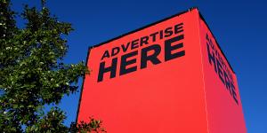 Cómo las emociones impulsan la publicidad exterior