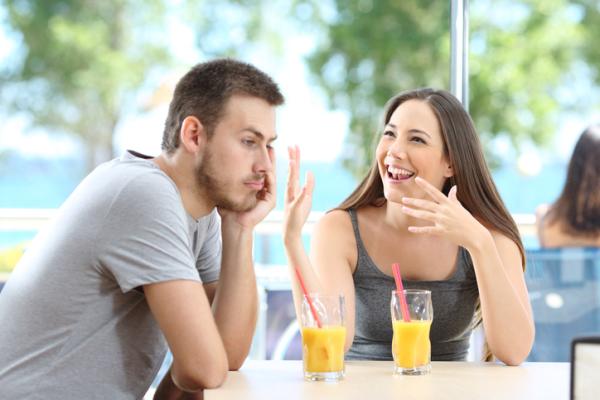 10 Señales de que tu pareja no te ama - 9. Indiferencia hacia lo que sientes o necesitas