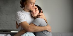¿Cómo desengancharse emocionalmente de alguien?