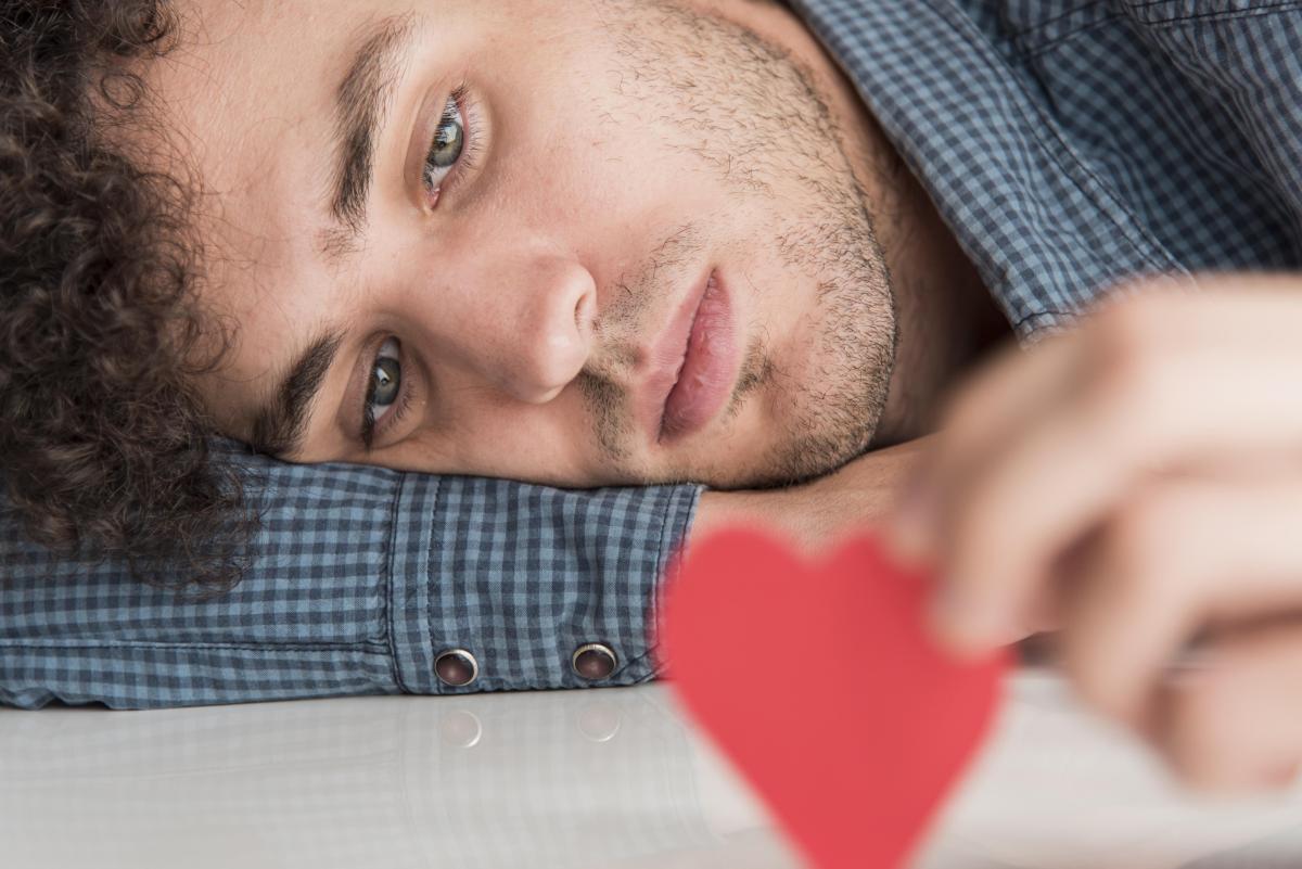 ¿Los hombres se enamoran en la ausencia?