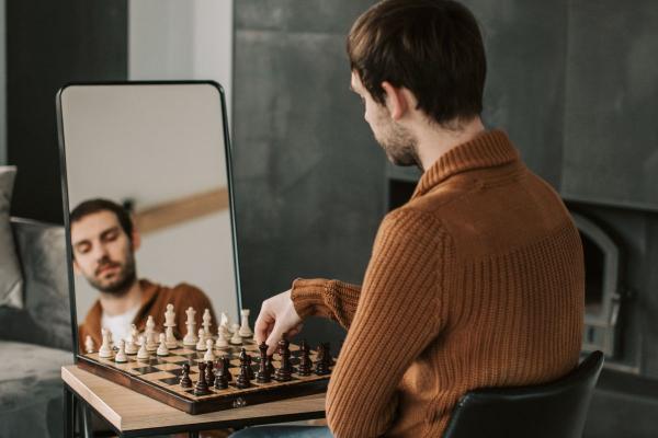 Hombre narcisista: rasgos y personalidad
