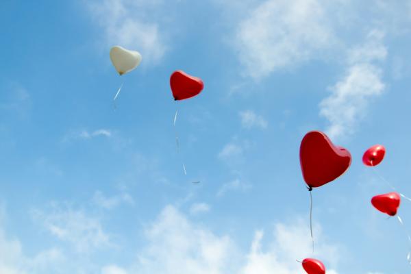 Qué es el love bombing y cómo detectarlo - Cómo actuar