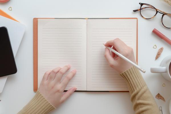 Técnicas psicológicas para superar una ruptura amorosa - Escritura terapéutica