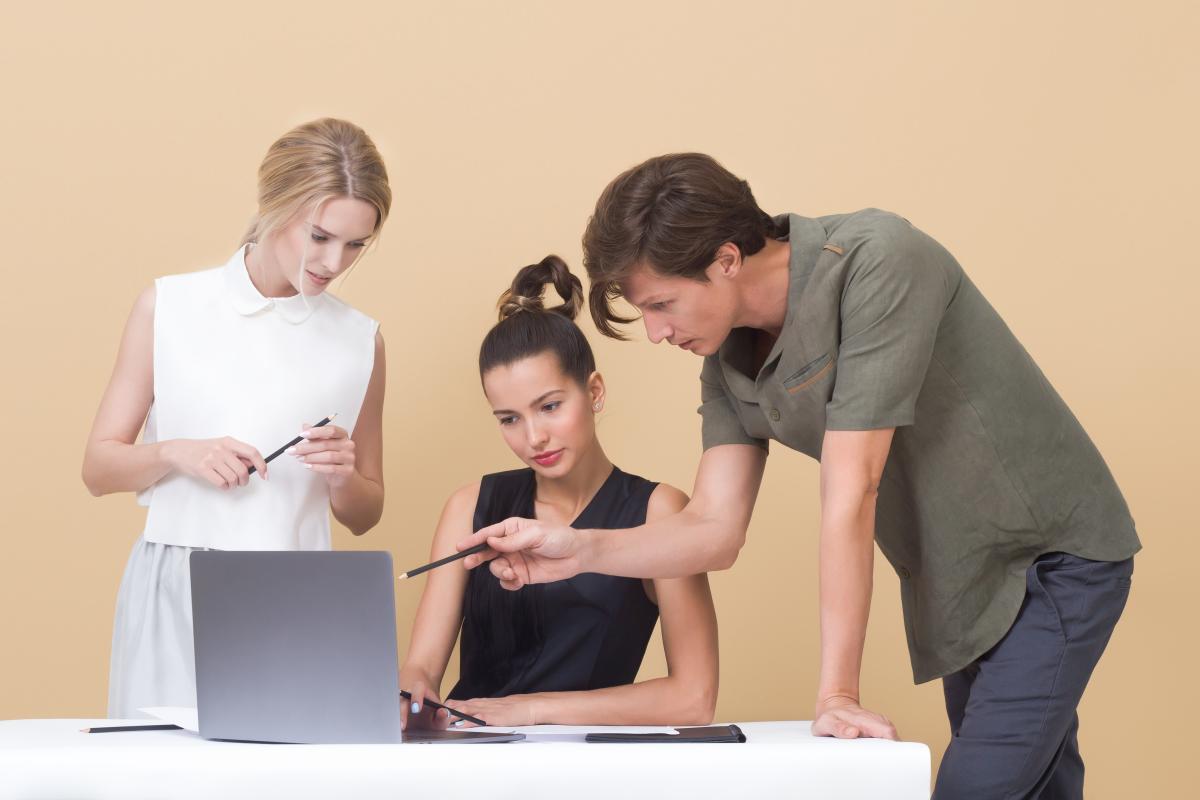 Comunicación asertiva en el trabajo: definición y ejemplos