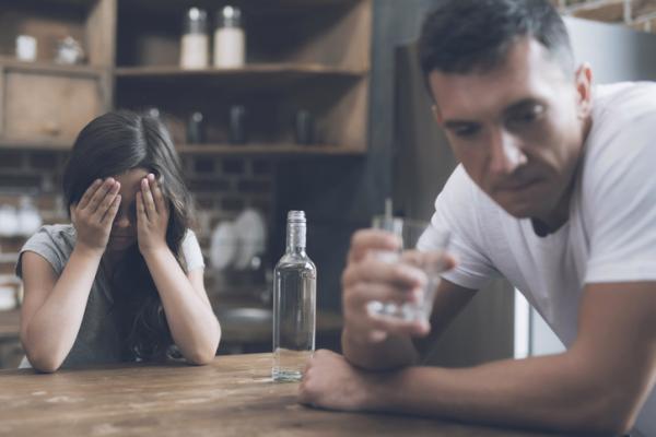 Orientaciones a familiares y pasos terapéuticos para ayudar al alcohólico - Control: cómo convencer a un alcohólico 