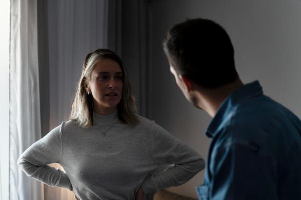 Mi pareja me corrige continuamente: ¿por qué y qué hacer? - ¿Por qué mi pareja me corrige continuamente?