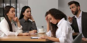 Qué es el edadismo y cómo impacta a las mujeres