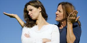 Mi madre me absorbe la energía: significado, causas y soluciones