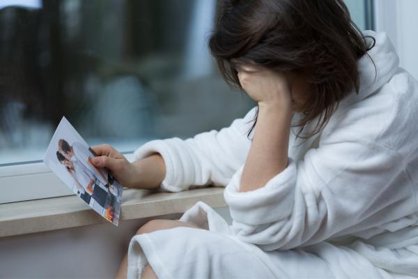 Qué siente tu ex cuando te ve feliz - Siente tristeza o nostalgia