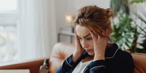 Estrés crónico: qué es, causas y qué hacer para reducirlo
