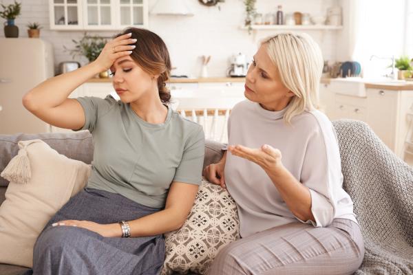 ¿Por qué mi madre me trata diferente a mis hermanos y qué hacer? - Señales de favoritismo parental: ¿Cómo identificarlo?