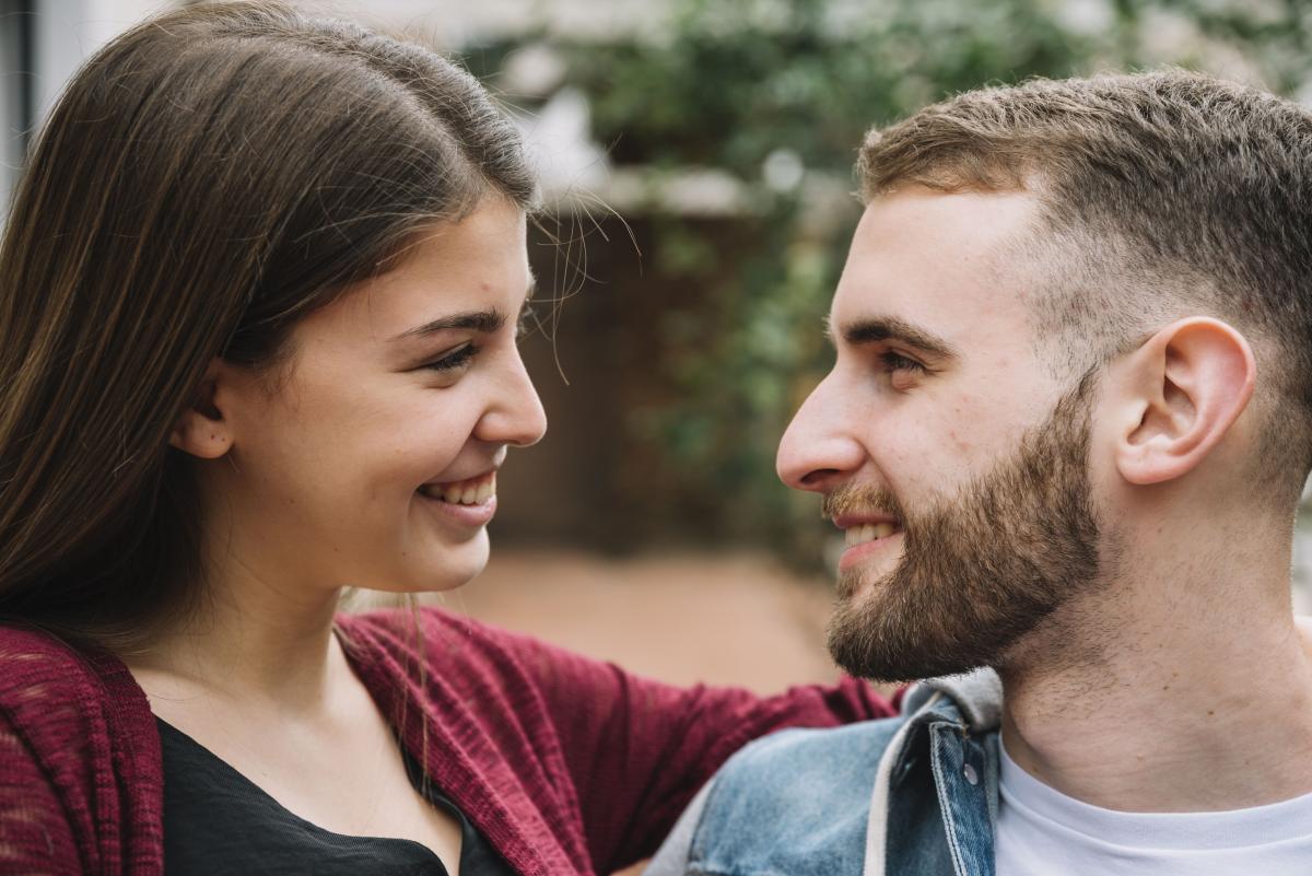 Cómo es la mirada entre dos personas que se gustan