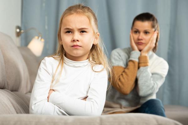 Mi pareja no me da mi lugar ante sus hijos: ¿qué hacer?