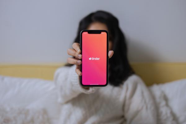 Cómo saber si mi pareja está en Tinder - ¿Qué señales pueden indicar que mi pareja está en Tinder?