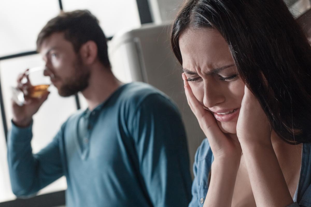 Mi pareja se droga, ¿por qué y qué puedo hacer?
