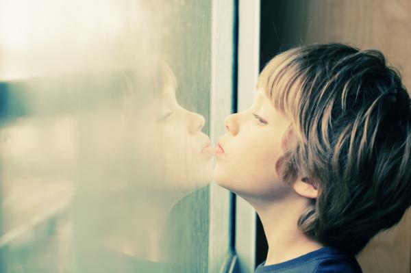 Bettelheim y la industria del autismo - Compara a las madres de niños autistas con los guardias de la SS