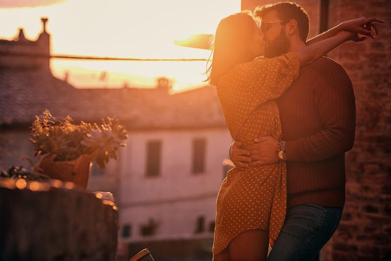 5 Tipos de besos que solo da un chico enamorado
