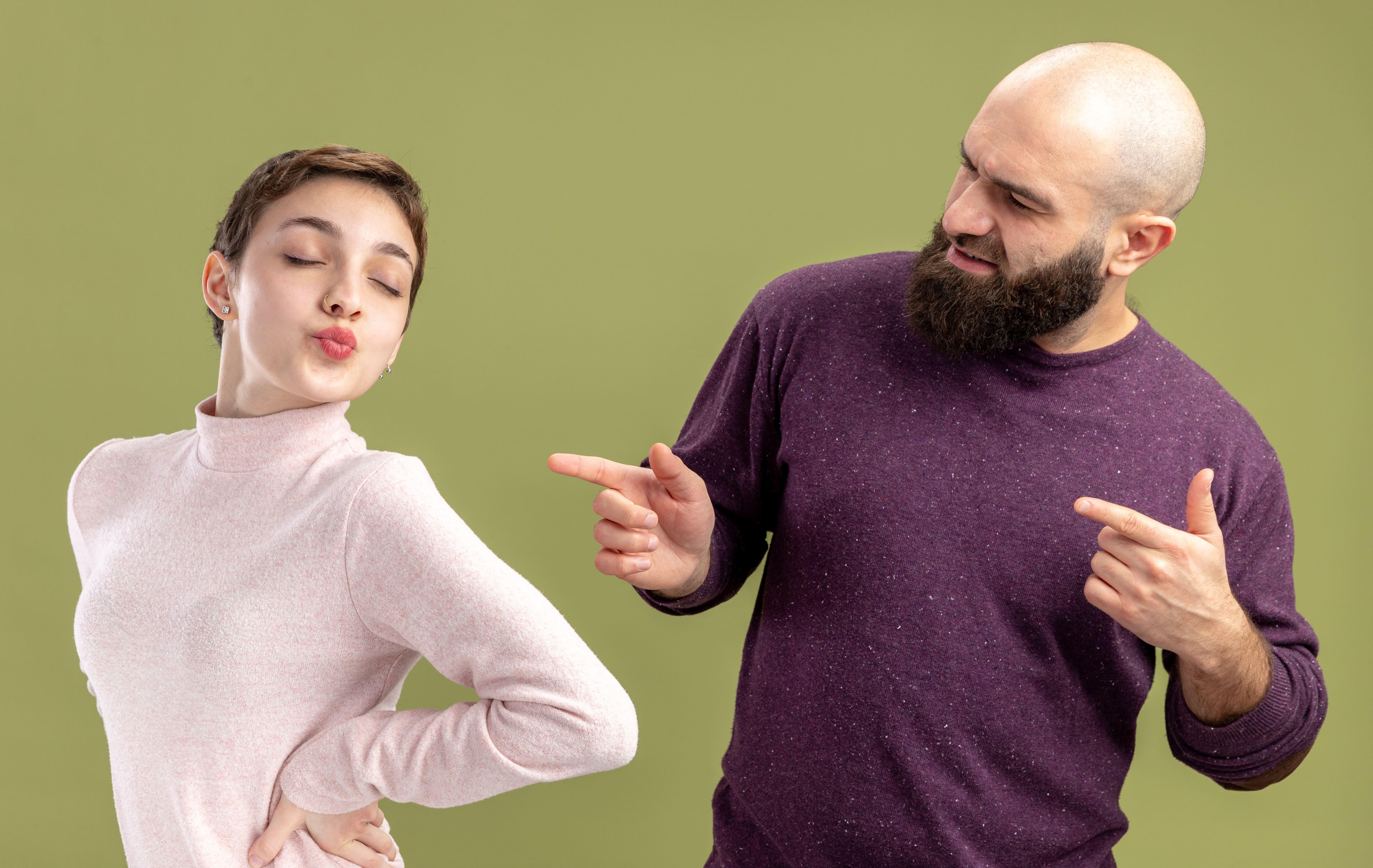Cómo volver loco a un narcisista - 12 Consejos efectivos