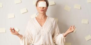 Cómo dejar de sobrepensar: 10 consejos psicológicos