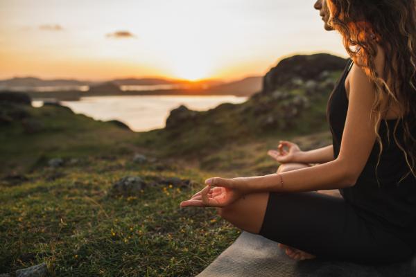 Actitudes positivas de las personas: lista y ejemplos - 15. Buscar el crecimiento espiritual