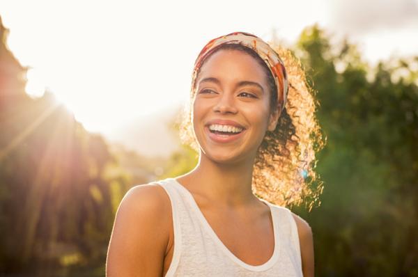 Actitudes positivas de las personas: lista y ejemplos - 3. Adoptar una actitud alegre