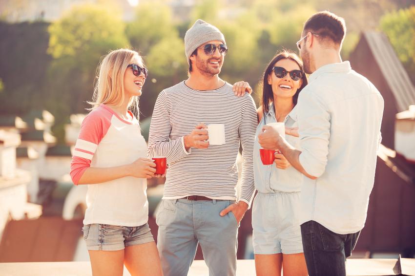 Como ser mas sociable y extrovertido 10. Potencia tu lenguaje corporal.