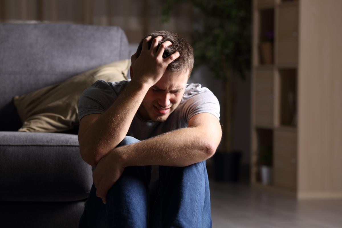 Depresión reactiva: qué es, síntomas y tratamiento