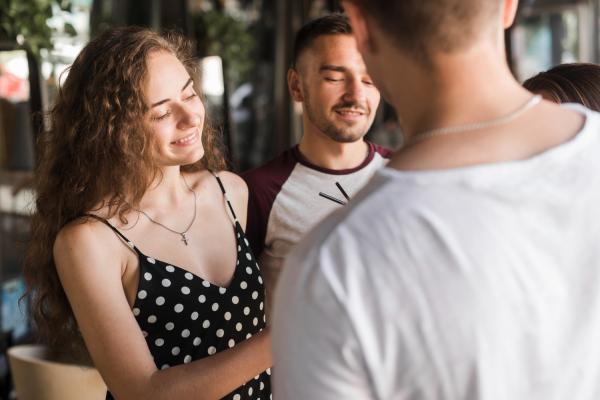 Señales de que a un hombre le gustan los hombres - ¿Cómo saber si a mi pareja le gustan los hombres?