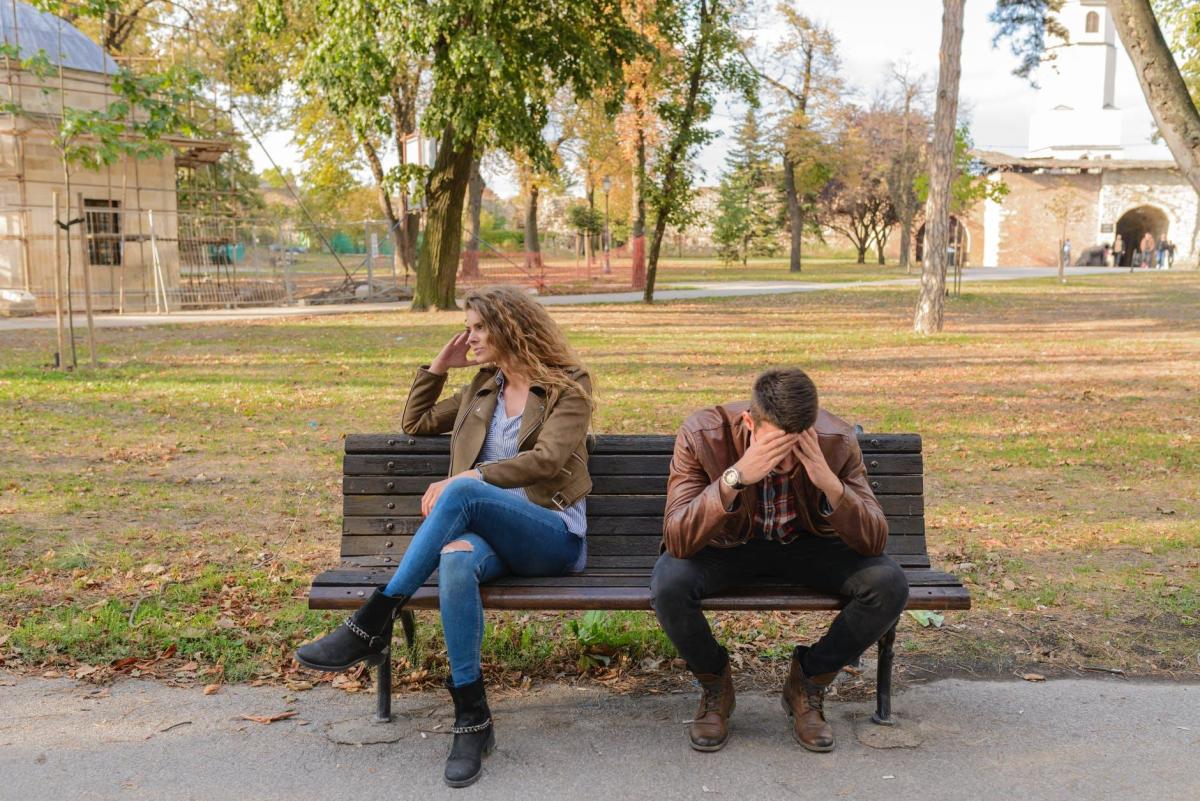 No soy feliz con mi pareja, pero no puedo dejarla, ¿qué hago?